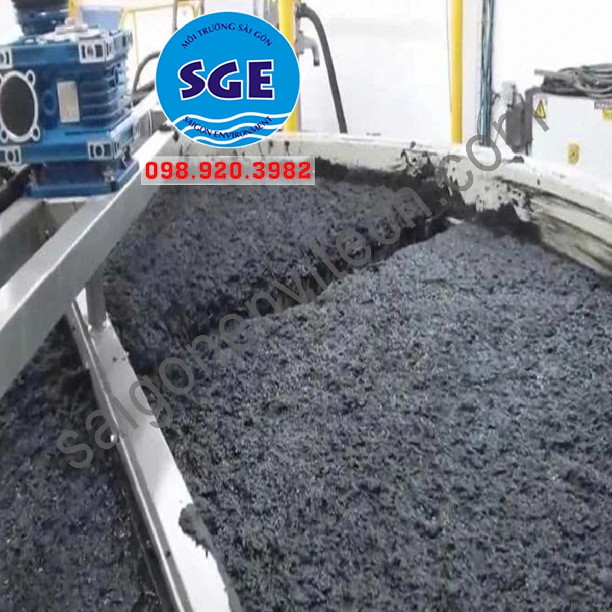 Ép tách bùn thải trong hệ thống nước thải